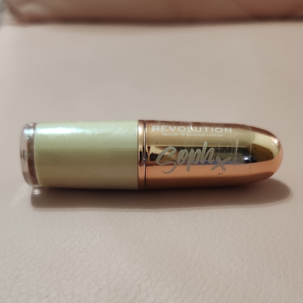 Revolution x Soph Lipstick – Fudge – Creamy Matte Bullet Lipstick – NWT